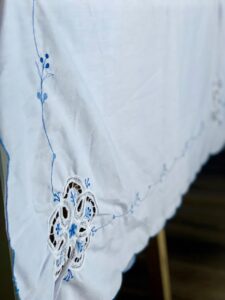 vintage linen tablecloth with scalloped edges