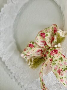 a valentine wreath using paper doilies