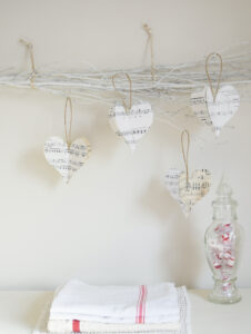 an easy Valentine's Day craft from Sky Lark House