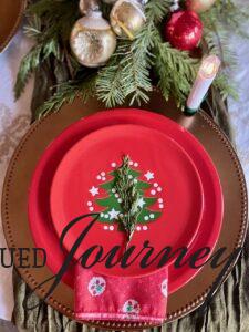 Christmas Table Decorations With Vintage Ornaments: Inexpensive Styling Ideas and Place Settings