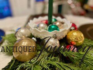 Christmas Table Decorations With Vintage Ornaments: Inexpensive Styling Ideas and Place Settings
