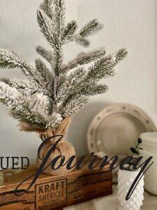Winter decor: neutral and vintage with natural elements